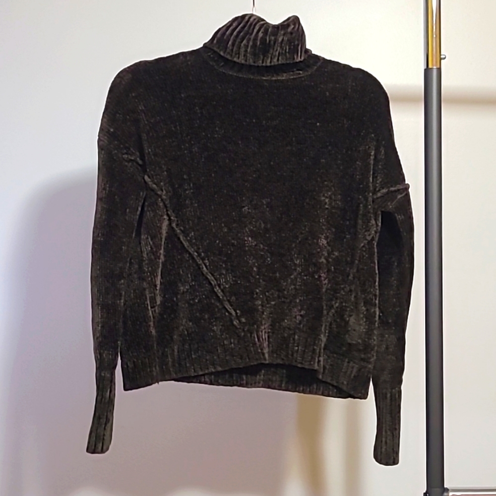 Pink Rose velvety turtleneck sweater